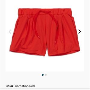 Lululemon stroll at sundown short